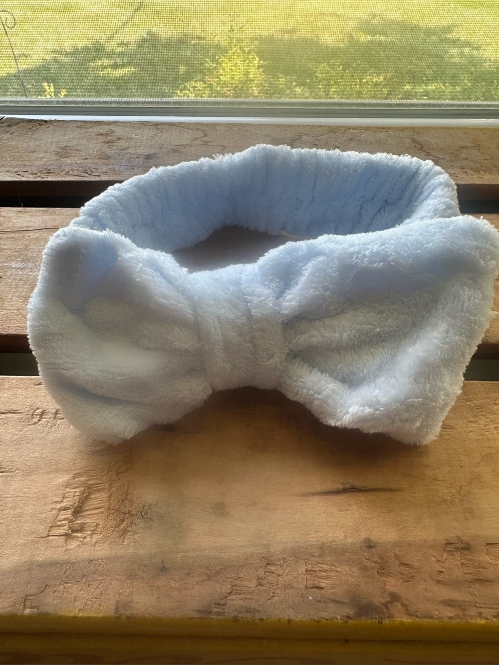 Cosmetic bag (1) with a seashell brush, headband, hand lotion, lip balm, skincar - Picture 14 of 14